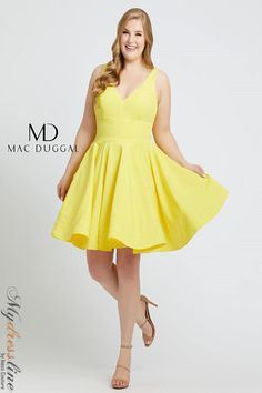 Looking for a show-stopping evening dress? Look no further than the Mac Duggal 48771F. This gorgeous dress is perfect for any formal occasion. With a figure-flattering silhouette and beautiful details, you'll be sure to turn heads when you wear this dress. Short Dress Formal, Plus Size Short Dresses, Jacket Dresses Formal, Black Mac, Short A Line Dress, V Neck Cocktail Dress, Plastic Dress, Formal Dresses Short, Mac Duggal