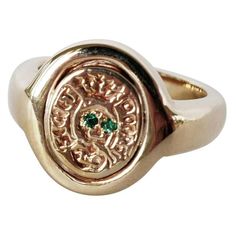 Emerald Crest Signet Ring 14 Karat Gold Made in Victorian Style / Memento Mori with a Skull Symbol of Rebirth J Dauphin signature piece " Secret Doors" Hand made in Los Angeles This piece is made to order and will take 3-4 weeks to be completed. Inspired by Memento Mori, medieval Latin Christian theory and practice of reflection on mortality. Which in Latin means "remember that you have to die", it symbolize the vanity of early life and the nature of all early goods and pursuit that are just tem Memento Mori Ring, Secret Doors, Skull Cufflinks, Mori Style, Cushion Cut Diamond Ring, Gold Skull, Bracelet Love, Diamond Fashion Rings, Silver Signet Ring