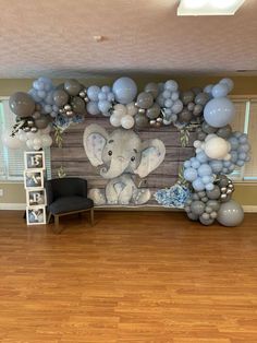 an elephant balloon wall in a living room with blue and silver balloons on the walls