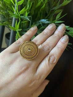 Antique Plain Ring With Gold Plating Indian Kundan Ring , finger Ring , Finger jewelry, Indian Jewelry, bridesmaid , Ring, adjustable to be worn in hand. Gorgeous  gold plated. Height = 25 mm || Width = 25 mm Adjustable Antique Ring Bohemian Crystal Wedding Ring, Vintage Wedding Toe Ring Midi Rings, Vintage Wedding Toe Rings, Metal Midi Rings For Wedding, Bohemian Metal Midi Rings For Weddings, Crystal Toe Ring For Jewelry Making, Bohemian Adjustable Midi Rings For Wedding, Adjustable Vintage Midi Rings For Wedding, Adjustable Open Midi Ring For Wedding