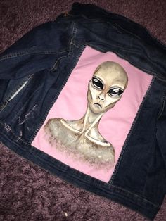 Acrylic alien painting on denim jacket. Pink Painting On Denim Jacket, Painting On Denim, Jean Jacket Diy, Fabric Paint Shirt, Custom Painted Shoes, Custom Denim Jacket, Creative Clothes, Denim Art