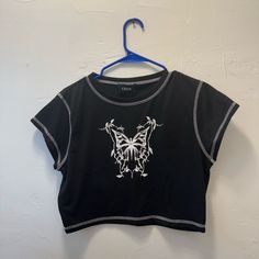 Brand New With Tags, Xl Butterfly Crop T Shirt! Offers Welcome Cider Tops, Graphic Crop Top, Crop T Shirt, Bow Detail Dress, Levi Jeans 501, Lace Cami, Distressed Black Jeans, Black White Fashion, Cut Shirts