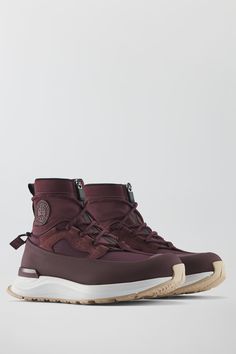 the north face back - to - berkeley boot is shown in burgundy, with white soles