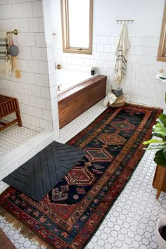 a bath room with a rug on the floor