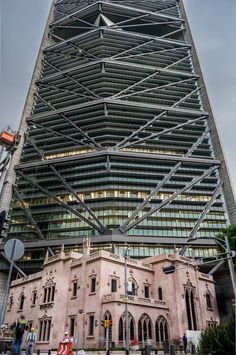 a very tall building sitting next to a traffic light