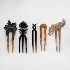 Set  5 Horn Hair Sticks,  Material: Buffalo horn.  Very smooth hair stick for long hair women with buns , polished carefully, strong and durable, gentle with your hair.  All our products are handmade using natural materials. Each piece is unique: variations in the shape, shade and color tones are characteristics of an exclusive item. NOTICE:  We manufacture and supply brooches and products carved from natural horn rather than plastic. The only way to distinguish between horn and plastic is to bu Hair Pin Accessory, Unique Hair Pins, Fish Bone Hair Clip, Cool Hair Pins, Funky Claw Clips, Ceramic Hair Accessories, Wooden Hair Accessories, Elegant Hair Accessories, Cool Hair Accessories