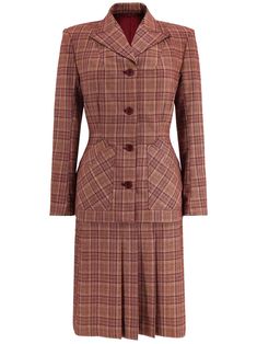 The design of our Socialite label Homefront suit is taken from an original CC41 ladies' suit in our collection, lending this piece incredible accuracy to the styles of the 40s decade. Made of a soft wool-feel check fabric, the warm claret red tones make it ideal for wear during autumn and winter. The Homefront suit has a wealth of gorgeous original details, including the two deep, shaped pockets on the jacket, shoulder padding, and the striking peak lapels. Darts on the jacket create the unmista Vintage Red Skirt Suit For Formal Occasions, 1940s Winter Fashion, Vintage Capsule Wardrobe, 1940s Suit, Ladies Suit, 1940s Style, Womens Suits, Claret Red, Vintage Trousers