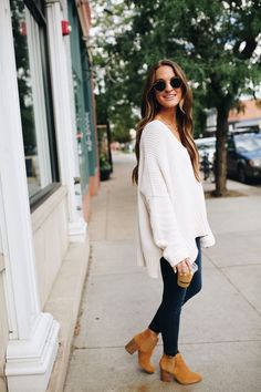 Fall outfit - oversized sweater, jeans, booties Perfect Winter Outfit, Outfits Cold, Sweater Outfit, Summer Work Outfits, Winter Mode, Heart Cake, Outfit Jeans, Looks Street Style, Outfit Trends