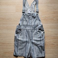 Vintage Y2k Calvin Klein Jeans Shortall Overall Cotton Striped Blue Enzyme Wash Condition Is Pre-Owned In Good Condition. Please Note: Don't Go By Size Number, Do Check Measurements Listed Below To Determine If The Item Will Fit. Actual Measurements: Approximately (Laying Flat). -Waist: 18 Inches -Hip: 21 Inches -Length: 28 Inches (From Bib To Hem) -Inseam: 7 Inches The Condition Guide: -New With Tags - Never Been Used Condition. Tags Are Still Attached. -New Without Tags - No Wear To The Item. Blue Cotton Shortalls For Spring, Retro Blue Cotton Overalls, Blue Bib Front Shortalls For Summer, Blue Overall Shortalls For Spring, Fitted Blue Cotton Shortalls, Retro Blue Shortalls With Pockets, Fitted Blue Shortalls For Summer, 90s Blue Denim Jumpsuit With Pockets, 90s Blue Cotton Denim Jumpsuit