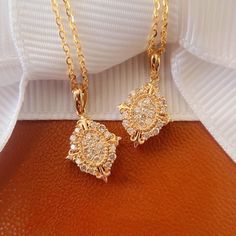 💎 Materials: 18k Gold Plated over Solid Sterling Silver Body - Hypoallergenic and Tarnish-Free Cubic Zirconia 📐 Length: 40cm + 5cm extension Gold Diamond Pendant Necklace, Baroque Necklace, Silver Bodies, Animal Pendant, Engagement Style, Pattern Animal, Body Chain Jewelry, Diamond Pendant Necklace, Metal Necklaces