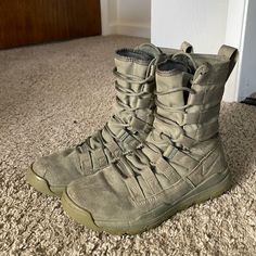 Perfect Condition Very Minimal Wear. Mens Size 6 Eu 38.5 Khaki Combat Style Lace-up Hiking Boots, Nike Lace-up Combat Boots For Outdoor, Nike High-top Outdoor Hiking Boots, Nike High-top Hiking Boots For Outdoor, Combat Style Hiking Boots With Vibram Sole, Combat Work Boots With Vibram Sole For Outdoor Activities, Combat Work Boots With Vibram Sole For Outdoor, Nike High-top Work Boots For Sports, Nike Hiking Boots With Vibram Sole