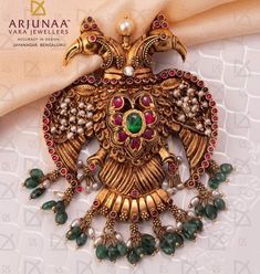 Pendent Designs, Emerald Bangles, Architectural Buildings, Gold Pendent, New Gold Jewellery Designs, Gold Earrings Models