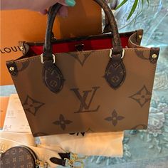 Selling My Louis Vuitton Purse.(Lv Mini On The Go With Pink Strap)No Damage And Only Used Few Times. On The Go Mm Lv, Lv On The Go, Lv Bags, Louis Vuitton Purse, Brown Purses, Future Lifestyle, Lv Handbags, Bags Mini, Vuitton Bag