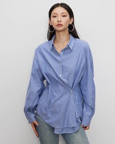 A striped shirt with a simple design and easy to use.

It is lightweight and comfortable to wear, making it stress-free to wear.

The loose silhouette instantly creates a loose look.
◾️Model
Height/Weight：170cm(66.9in)
Fitting Size：M
◾️Material
polyester　65％
cotton　35％



Size (cm)
Length
Chest
Shoulder
Sleeve Length


S
69
127
54
50.5


M
70
131
55
51.5


L
71
135
56
52.5 Casual Blue Horizontal Stripe Shirt, Casual Blue Shirt With Horizontal Stripes, Spring Shirt With Vertical Stripes And Shirttail Hem, Casual Blue Shirt With Vertical Stripes, Spring Tops With Vertical Stripes And Shirttail Hem, Blue Casual Tops With Vertical Stripes, Casual Blouse With Vertical Stripes For Spring, Casual Cotton Blouse With Vertical Stripes, Blue Vertical Stripe Blouse For Spring