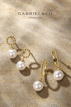 A classic look that never goes out of style. Our Bujukan Huggies and stud earrings with pearl drops are the perfect combination of sophistication and elegance. 💎✨
Styles: EG14495Y4JPL & EG14524Y4JPL Freshwater Pearl Jewelry, June Birthstone Jewelry, Men Earrings, Just Because Gifts, Small Earrings, Fine Jewels, Pearl Drop, June Birth Stone, Unique Earrings