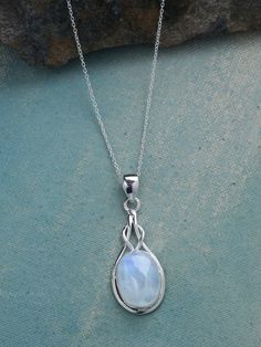 Rainbow Moonstone Solid 925 Sterling Silver Chain Knot Pendant Jewelry - YoTreasure Silver Stone Jewellery, Moonstone Locket, Moon Stone Jewelry, Moonstone Jewellery, Silver Chain With Pendant, Moonstone Necklace Silver, Inner Being, Pendant Ideas, Pretty Jewelry Necklaces