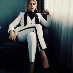 Pinterest Women Tuxedo Outfit, Bride Blazer, Womens 3 Piece Suit, Wedding Pants, Business Lady, Black And White Suit, Tuxedo Women, Women Suits, White Tuxedo