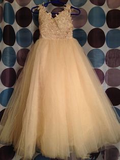 Venues: Church Neckline: V-neck Material: Tulle Sleeve Length: Sleeveless Applique Flower, Girls Bridesmaid Dresses, Tulle Flower Girl Dress, Cheap Flower Girl Dresses, Sell Dresses, Girls White Dress, Tulle Flower Girl, Flower Girl Dress Lace, Flower Girl Dresses Tulle