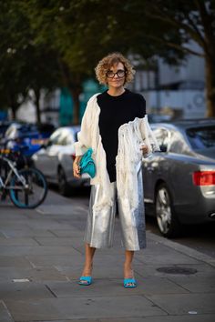 Showgoers Wore Sneakers With Their Dresses Over the Weekend at London Fashion Week - Fashionista Road Kill, London Fashion Week Street Style, Fashion Week Spring 2020, Styling Inspiration, The Best Street Style, Street Fashion Photography, Style Looks, Best Street Style, Spring Street Style