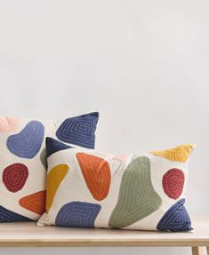 applique throw pillow in colorful shapes made in India from 100% organic cotton Wall Decor Storage, Modern Throw Pillows, Modern Pillows, Area Rug Runners, Kantha Stitch, Quilting Techniques, White Pillows, Toss Pillows, Blue Pillows