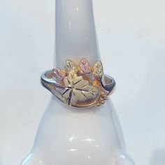 This Is A Vintage 10k Tri-Color Solid Gold Ring, Size 6.5. The Gold Is A Gorgeous Mix Of 10k Green Black Hills Gold, Landstrom Pink Gold And Yellow Gold In A Leaf Motif With Sparkling Accent Cuts. Black Hills Gold, Solid Gold Ring, Leaf Motif, Leaf Ring, Solid Gold Rings, Black Hills, Womens Jewelry Rings, Tri Color, Pink Gold