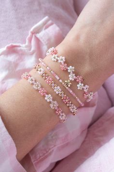 Cheap Trendy Heart Beads Bracelets, Flower Bracelet Color Combos, Cute Crochet Bracelet, Bracelets For Girlfriend, Pink Jewelry Bracelets, Bracelet Made Of Beads, Light Pink Bracelet, Pink Flower Bracelet, That Girl Jewelry