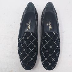 Chanel Black Velvet Diamond Cc Patterned Moccasin Loafer Size Eu 41.5 Us 11.5 Womens 100% Authentic All Black Velvet Cc And Diamond Check Print Allover Smoking Flat Style Velvet Gold Diamond Stitch Pattern And Small Cc Please Note Signs Of Wear On Bottom As Shown. Please Note Any Texture/Lines On Exterior Is Due To The Nature Of Velvet Diamond Stitch, Flat Style, Chanel Black, Chanel Shoes, Fashion Flats, Black Velvet, Moccasins, Stitch Pattern, All Black