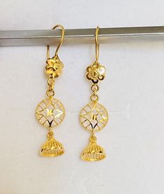 Jhumky Design Flower Dangling Earrings, 916 Gold  GOLD PURITY : 22k pure yellow gold , 916 GOLD Colour : YELLOW GOLD Total Appx weight : 3.90grams   Width : Appx 0.8mm - pls see pic with ruler Length : Appx 4.3cm - pls see pic with ruler  Hallmark: Hallmarked 916 stamp Design : jimiki Flower Dangling Earrings FAQs Q: Is it real gold? A: yes it's real authentic genuine 916 gold  Q: can pawn? A: yes it's pawnable ⭐GoForGold⭐ Bridal Gold Earrings, Hanging Earrings Gold, Gold Earrings Models, Gold Jewellry, Gold Bridal Earrings, Wrap Earrings, Gold Jewelry Earrings, Solid Gold Earrings, Gold Bangles Design