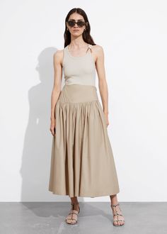 A-Line Midi Skirt Beige Midi Skirt, Denim Skirt Trend, Long Leather Skirt, Summer Style Guide, Knit Outerwear, Stylish Skirts, Linen Sweater, Skirt Trends, Leather Midi Skirt