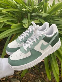 Introducing... the green machine! 3 different shades of green combined into one custom shoe Wallpaper Nike, Nike Fashion Shoes, Preppy Shoes, Pretty Shoes Sneakers, All Nike Shoes, Cute Nike Shoes, Cute Sneakers, Hype Shoes, Cute Nikes