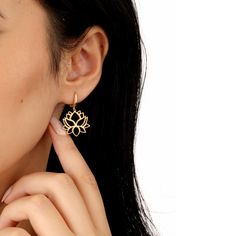 Introducing our "Dainty Lotus Floral Earring" - a delicate and elegant accessory capturing the essence of natural beauty.  Orders; It is carefully produced by NisPersonalized. "MATERIAL"   -- 100% 925k Sterling Silver - This solid, precious metal is a classic that lasts forever. While it may darken over time, with continuous care and an occasional, it's as good as new. -- 18K Gold Plated - For those with an eye for striking gold, our gold jewelry uses sterling silver as a base and is plated with Pierced Flower-shaped Gold Plated Jewelry, Rose Gold Flower Shaped Hoop Earrings Gift, Rose Gold Flower-shaped Hoop Earrings Gift, Gold Flower-shaped Earrings For Mother's Day, Mother's Day Gold Flower-shaped Earrings, Mother's Day Single Drop Earring, Rose Gold Plug Earrings As Gift, Flower Shaped Matching Earrings For Her, Yellow Gold Flower-shaped Hoop Earrings Gift