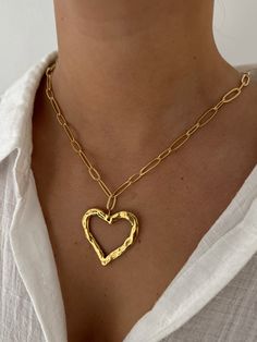 Antiqued gold heart necklace, 18in Chunky Heart Necklace, College Wishlist, Chunky Gold Jewelry, Coin Pearl Necklace, Chunky Gold Necklaces, Trend Jewelry, Buy Pearls, Indie Jewelry, City Of Love