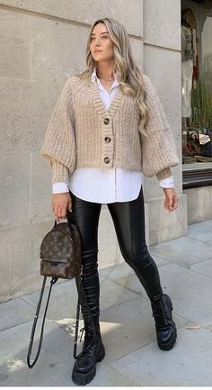 Look Legging, Leather Pants Outfit, Pinterest Outfits, Inspired Outfits, Casual Winter Outfits, Autumn Outfit, Knit Fashion, Winter Fashion Outfits, Fall Winter Outfits