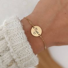 Our catalog of graphics & illustrations to engrave: https://tinyurl.com/bliche Bracelet N1: * Bracelet in silver, gold or rose gold stainless steel * 14 mm medal to engrave * Fine chain, Length: 15 cm + 5 cm Bracelet N2: * Bracelet in silver, gold or rose gold stainless steel * 16 mm medal to engrave * Link chain, Length: 15 cm + 5 cm Bracelet N3: * Bracelet in silver, gold or rose gold stainless steel * 18 mm medal to engrave * Beaded chain, Length: 15 cm + 5 cm Bracelet N4: * Bracelet in silve Personalized Chain Bracelet As Gift, Personalized Chain Bracelet Gift, Personalized Stainless Steel Jewelry As Gift For Her, Minimalist Name Chain Bracelet As Gift, Minimalist Name Chain Bracelet Gift, Minimalist Chain Bracelet With Name For Gift, Personalized Rose Gold Chain Bracelet As Gift, Personalized Rose Gold Chain Bracelet For Gift, Metal Name Bracelet For Mother's Day And Friendship