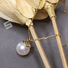 Fine Jewelry, genuine 10-11mm or 12-13mm size round shape freshwater pearl set in rose pattern 14K solid gold, lovely and durable . the surface of pearl is flawless therefore the luster is very strong and noticable. there are three colors of pearll can be chosen,You can also choose 14K white gold or yellow gold finish (the necklace chain is not included). It is a perfect gift for Anniversary, Birthday, Engagement, Wedding, Mother's day, Valentine's day or just a reward for yourself. Quality: AAA Rose Gold Round Jewelry With Pearl Charm, Round Rose Gold Jewelry With Pearl Charm, Graceful Round Gold Jewelry, Elegant Gold Plated Round Pearl Necklace, Elegant Gold-plated Round Pearl Necklace, Rose Gold Pearl Pendant Jewelry, Wedding 14k Gold Pearl Necklace, Rose Gold Pearl Round Pendant Jewelry, Elegant Rose Gold Pearl Necklace With Round Beads