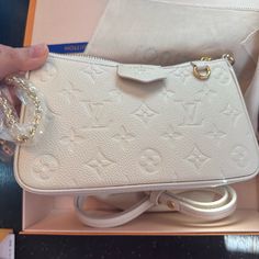 New Never Worn Louis Vuitton Easy Pouch Cream Color Handbag. Bought In Paris At Galeras Lafayette Summer 2023. Cute Louis Vuitton Bags, Lv Bags Louis Vuitton Handbags, Louie Vuttion, White Louis Vuitton Bag, Purse Louis Vuitton, Louis Vuitton Felicie Pochette, Louis Vuitton Totally, Louis Bag, Pretty Purses