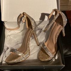 New With Tags Rose Gold Quince Heels, Champagne Quinceanera Decorations, Gold Quinceanera Heels, Quince Heels Gold, Heels For Quince, Debut Heels, Sparkly High Heels Prom, Quinceanera Shoes Heels, Qenseñera Ideas