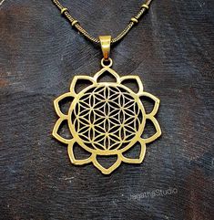 HANDMADE Beautiful Flower of Life pendant with a complementary decorated chain. The Flower of Life is a sacred power symbol of the connections life weaves through all beings. It is believed to contain the patterns of creation and fundamental forms of space and time.  Made by hand with hight quality of brass, Nickel free.  SIZE Aprox diameter pendant: 5.6 cm Aprox Pendant Diameter: 4.2 cm The chain is available in different lengths and pattern/style: -Knot chain (as per picture) available in 43 a Tibetan Necklace, Geometric Pendant Necklace, Power Symbol, Symbol Necklace, Turquoise Boho, Ear Earrings, Boho Geometric, Bohemian Necklace, Geometric Necklace