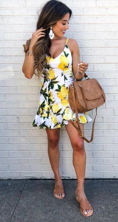 Amazing Summer Outfit Lemon Dress Plus Handbag Plus Heels Casual Weekend Outfits For Women, Weekend Outfits For Women, Selection Dresses, Top Summer Outfits, Casual Weekend Outfit, Weekend Outfits, Summer Trends Outfits, Winter Jeans