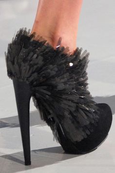 Iris Van Herpen, Unique Shoes, Shoe Art, Fashion High Heels, Head Band, Beautiful Shoes