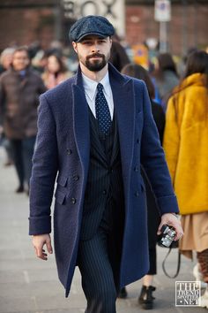 Men's Overcoat, 1920s Mens Fashion, Gentlemen Style, The Trend Spotter, Overcoat Men, Men's Street Style, Mens Overcoat, Men Coat, Morning Suits