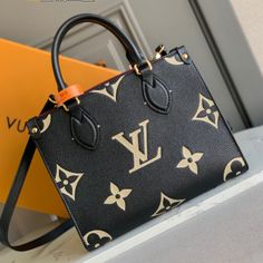 Black printed leather is Italian A-grade leather. The quality, hardware, fabric, handwork, oil edge, A-grade production, the picture is consistent with the product, and a full set of packaging.

Size: 25x19x11.5CM Louis Vuitton Yayoi Kusama, Louis Vuitton Onthego, Louis Vuitton Capucines, Large Cosmetic Bag, Lv Purse, Lv Shoes, Medium Handbags, Louis Vuitton Pochette, Lv Handbags