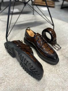 From HolloShoe Fall-Winter Collection Material: Croce Leather brown shoe. 100% Patent Leather Clean with shoe eraser When you buy the shoe, the brown belt & socks are gifts Black Monks, Ballet Socks, Gentleman's Wardrobe, Brown Shoes, Crocodile Pattern, Loafer Sneakers, Modern Gentleman, Brown Belt, Eva Sole