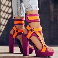 Material: PUSize: CN35, CN36, CN37, CN38, CN39, CN40, CN41, CN42, CN43, CN44Color: Rose Red, BlackHeight High: 14CMStyle: Sexy, Party, FashionPattern Type: Colorblock, Buckles, Platform, Chunky Heel SandalsOccasion: Party, Club, Summer, CasualPackage Contents: 1* Shoes, without Accessories.