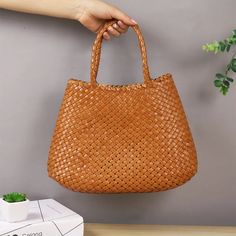 SPECIFICATIONSBrand Name: artmomoHandbags Type: Shoulder BagsTypes of bags: Shoulder & HandbagsMain Material: Split LeatherLining Material: CanvasShape: BucketPlace Of Origin: GUANG DONG ProvincePlace Of Origin: GUANG DONG ProvinceOrigin: Mainland ChinaCN: GuangdongDecoration: NONEExterior: NONEOccasion: VersatileModel Number: 653Number of Handles/Straps: Single Everyday Leather Woven Bag, Woven Leather Bags For Everyday Use, Top Handle Woven Shoulder Bag For Errands, Woven Leather Bag With Double Handle, Top Handle Crochet Bag With Woven Leather, Daily Use Crochet Leather Satchel Bag, Woven Leather Crochet Satchel For Daily Use, Natural Woven Shoulder Bag For Errands, Leather Woven Crochet Satchel For Daily Use