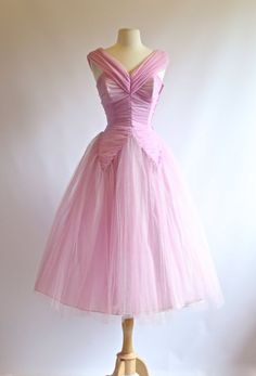 Lilac Party, 1950s Clothes, Vintage Ball Gown, 50's Dresses, 1950s Prom, 1950s Prom Dress, Prom Dress Vintage, Vintage Ball Gowns, Dresses V Neck