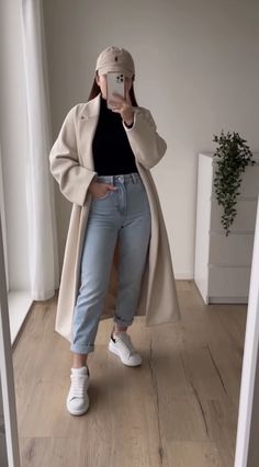 Classic Modern Outfit, Insta Reel, Mode Zara, Classy Winter Outfits, Europe Outfits, Winter Fashion Outfits Casual, Casual Day Outfits, Aesthetic Love