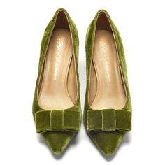 Cocktails Dresses, Tailoring Jeans, Chique Outfits, Velvet Shoes, Stunning Shoes, Retro Shoes, Green Shoes, Salvatore Ferragamo Flats, Cute Shoes