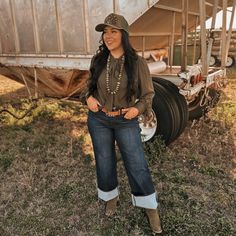 @brianna.purvis looking STUNNING in our feather trucker! 🤩🫶🏻 . . . #feathertruckerhat #feathertrucker #featherhat #westernhat #truckerhat #trendytruckerhat #trendytruckerhats #summerhat #boathat #westernfashion #westernfashioninfluencer #westernstyle #nfrfashion #nfrstyle #stagecoach #stagecoachfashion #rodeo #rodeostyle #rodeofashion Stagecoach Fashion, Nfr Style, Boat Hat, Nfr Fashion, Rodeo Fashion, Western Belt, Feather Hat, Western Hats, Cowgirl Outfits