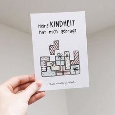 someone is holding up a card that says, meme kindheit hat much gebragt